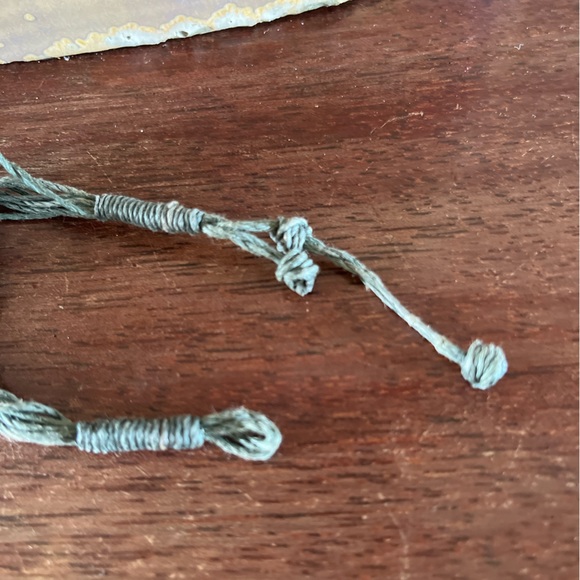 90’s Enamel flower pendant green cords necklace - Picture 3 of 6